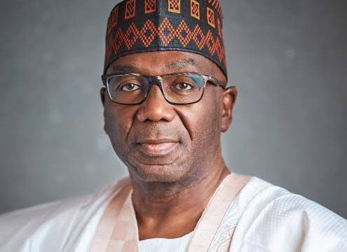 AbdulRazaq distributes multi-million naira school materials