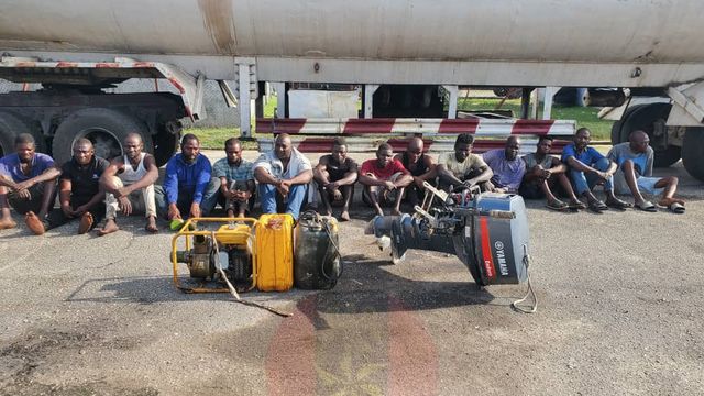 Army foils illegal bunkering in Lekki, arrests 14
