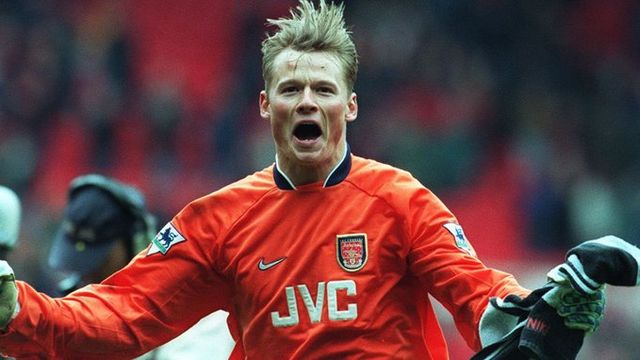 Former Arsenal goalkeeper dies in tragic crash