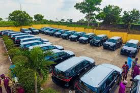 Ogun residents slam Dapo Abiodun’s SUV gifts to Monarch