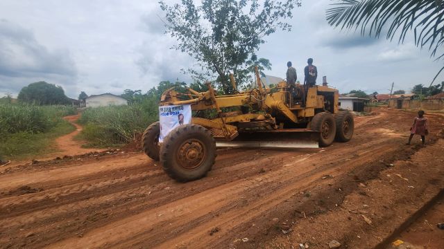 Ife community rejoice as Prince Ibiyemi rehabilitates road, rallies support for AMBO