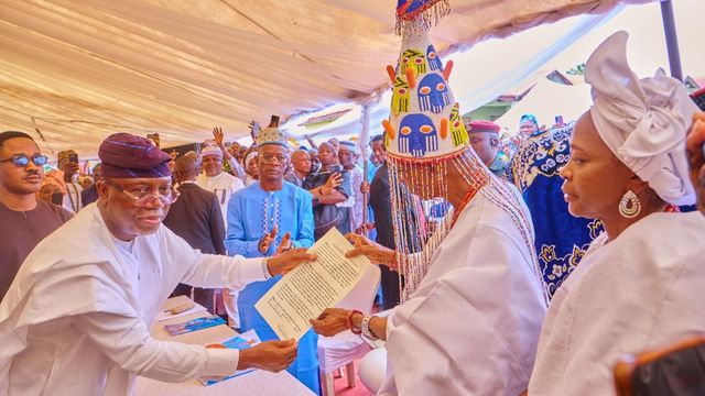 Aiyedatiwa presents staff of office to pioneer monarch of Oke-Oro