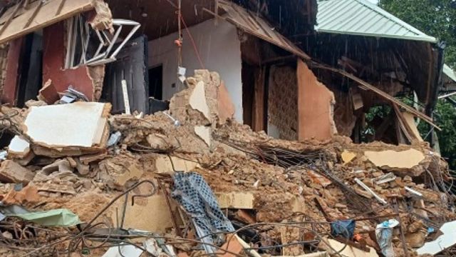 Anambra SEMA rescue female victim in building collapse