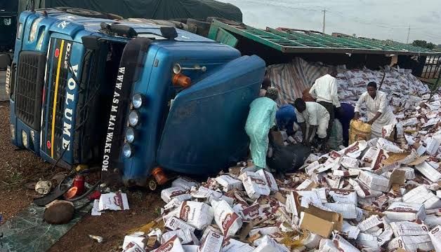 Fifteen die in Kwara lone trailer accident