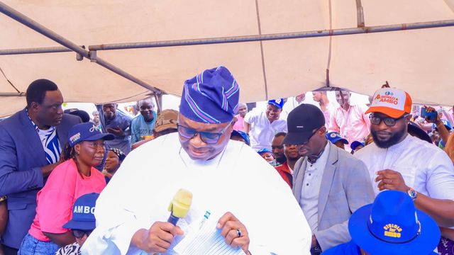 Oyebamiji donates 10M to Osun traders