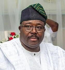 APC governorship candidate donates N25m to Oyo market fire victims