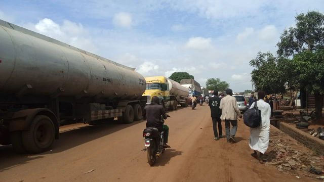 Banditry: Protesters block Mokwa-Bida highway