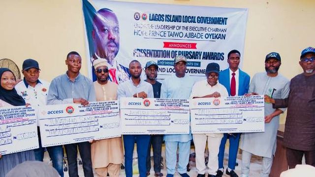 Lagos Island LG presents bursary awards to 200 indigent students