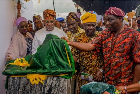Abiodun commissions Adesan Road in Mowe