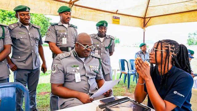Customs sponsors free eye care for personnel in Ogun