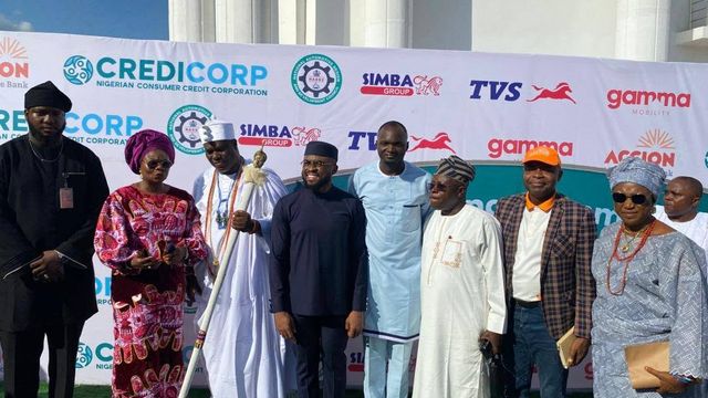 Ooni lauds Tinubu for credit scheme, as 100 residents benefit