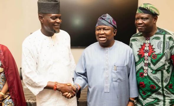 Yayi receives former Yewa South PDP Chairman into APC