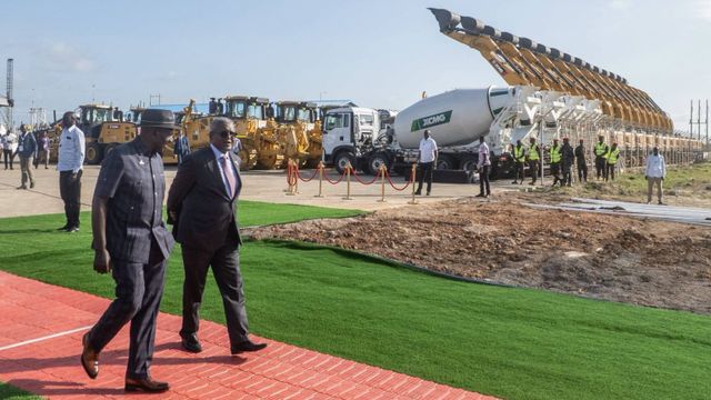 Dangote to train 1,000 Lamu residents for refinery jobs