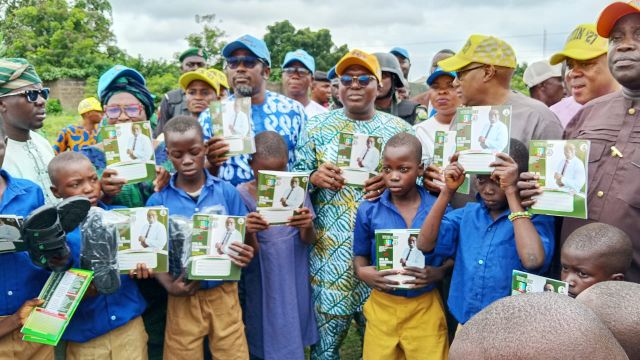 Taiwo distributes learning materials to Pupils, Students in Ipokia