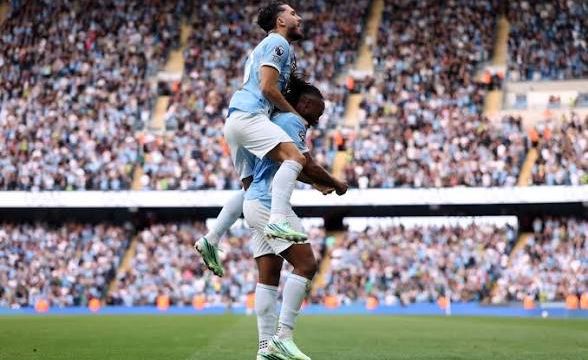 EPL: Man City overcome Sunderland, Man-U hold Fulham
