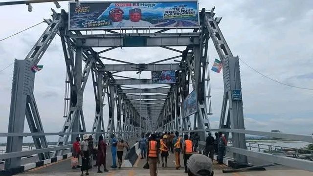 FG reopens First Niger bridge after 38-day closure