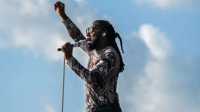 Burna Boy headlines NFL’s first regular-season game in France