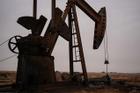 Oil stays at lower level after price drop due to Iran deal